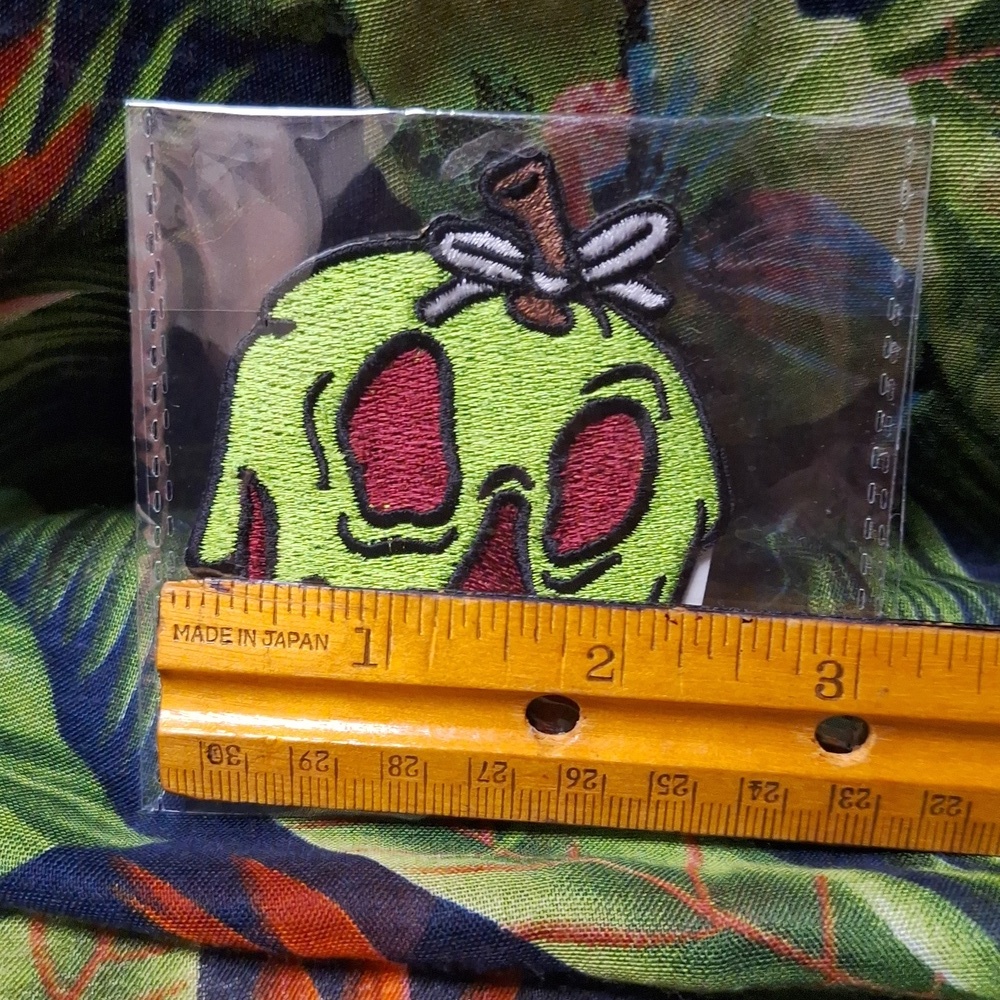 Official Disney Snow White Wicked Queen Poison Apple Patch LG - Picture 4 of 5